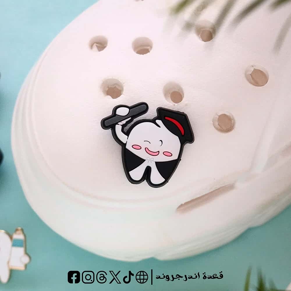 7MjLX0RQAJh6dps4i8WjHUdYMdOklNbjmSs66ScT.jpg Dentist garduation- crocs charms - الصورة 1