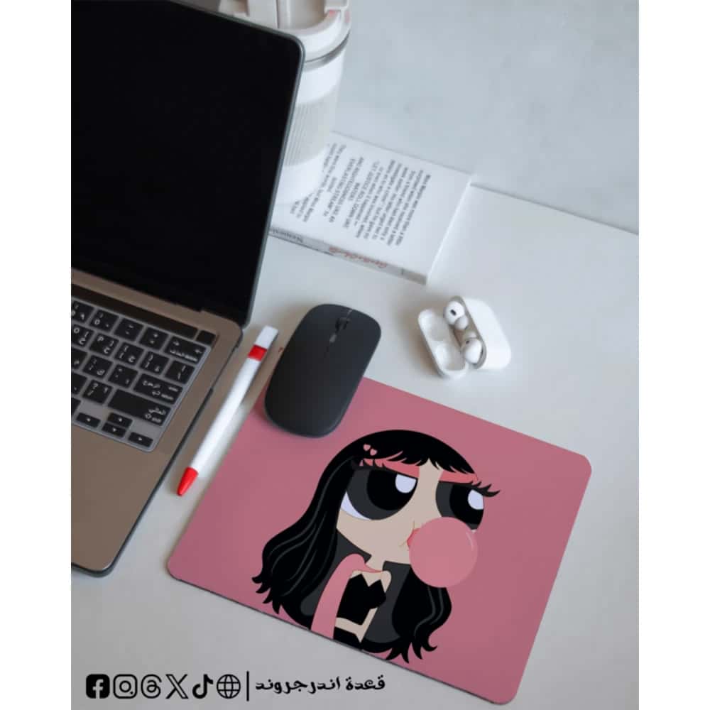 KHo96yX6bC3MtBJIBn72bkxnUs1QvqoTtoaQ7VS4.jpg Girl with gum -mousepad - الصورة 1