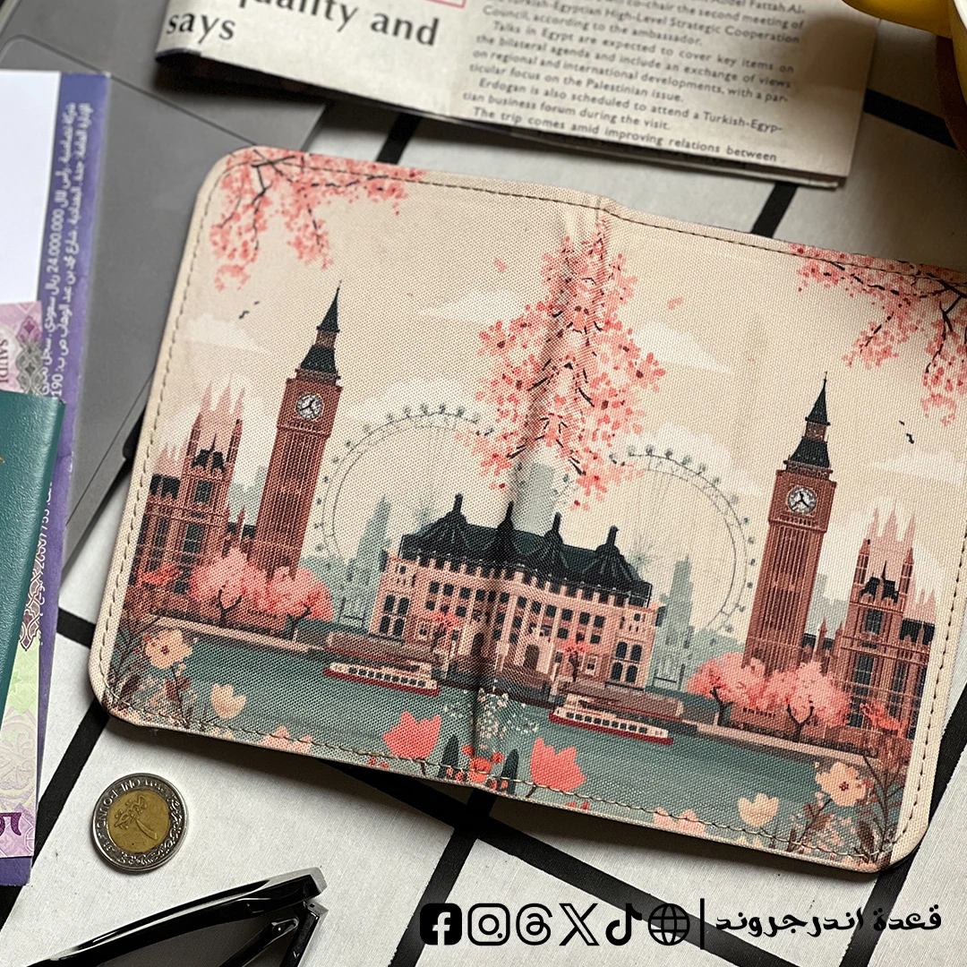 YgN12FwBcdIb6Y8PQ6LewqflArkh9ufLC4NzKGp7.webp Big Ben & London Eye - Passport Cover - الصورة 1