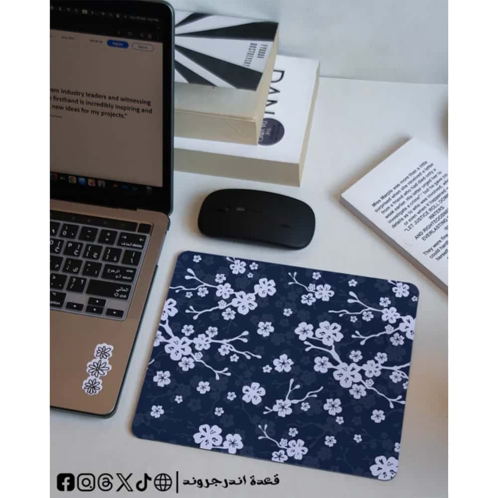 jCTml4LIW620P7YI1VejueaMSuNqXAqjRRtscxyR.jpg navy flowers -mouse pad - الصورة 1
